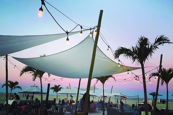 Cocktail bar, beach views, open daily
