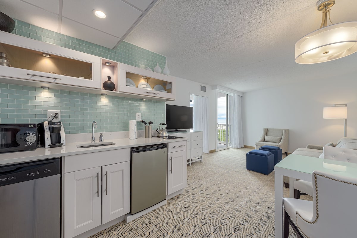 hypo-allergenic bedding, in-room safe, individually decorated