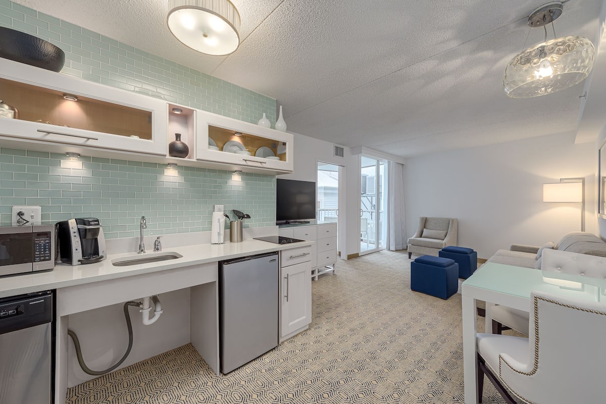 hypo-allergenic bedding, in-room safe, individually decorated