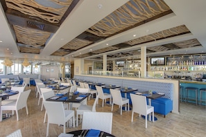 Lunch, dinner served; seafood, beach views