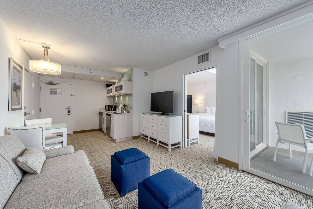 hypo-allergenic bedding, in-room safe, individually decorated