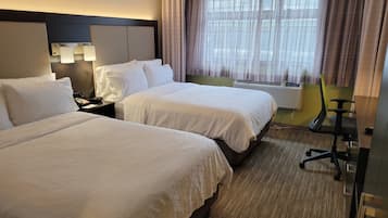 标准房, 2 张双人床 (Low Floor) | 羽绒被、加厚床垫、客房内保险箱、办公桌