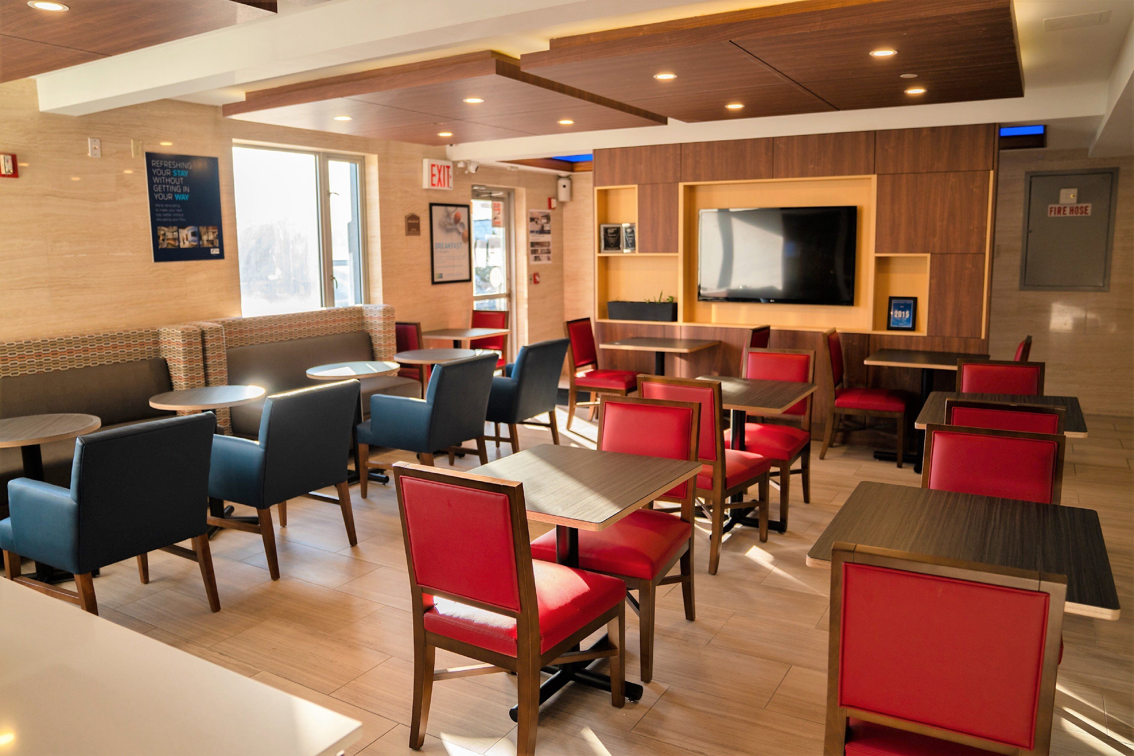 Dining | Holiday Inn Express Maspeth Hotel By IHG, New york