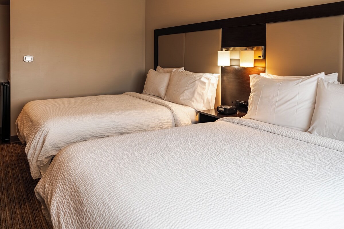 Standard Room, 2 Double Beds (Low Floor) | Down comforters, pillowtop beds, in-room safe, desk