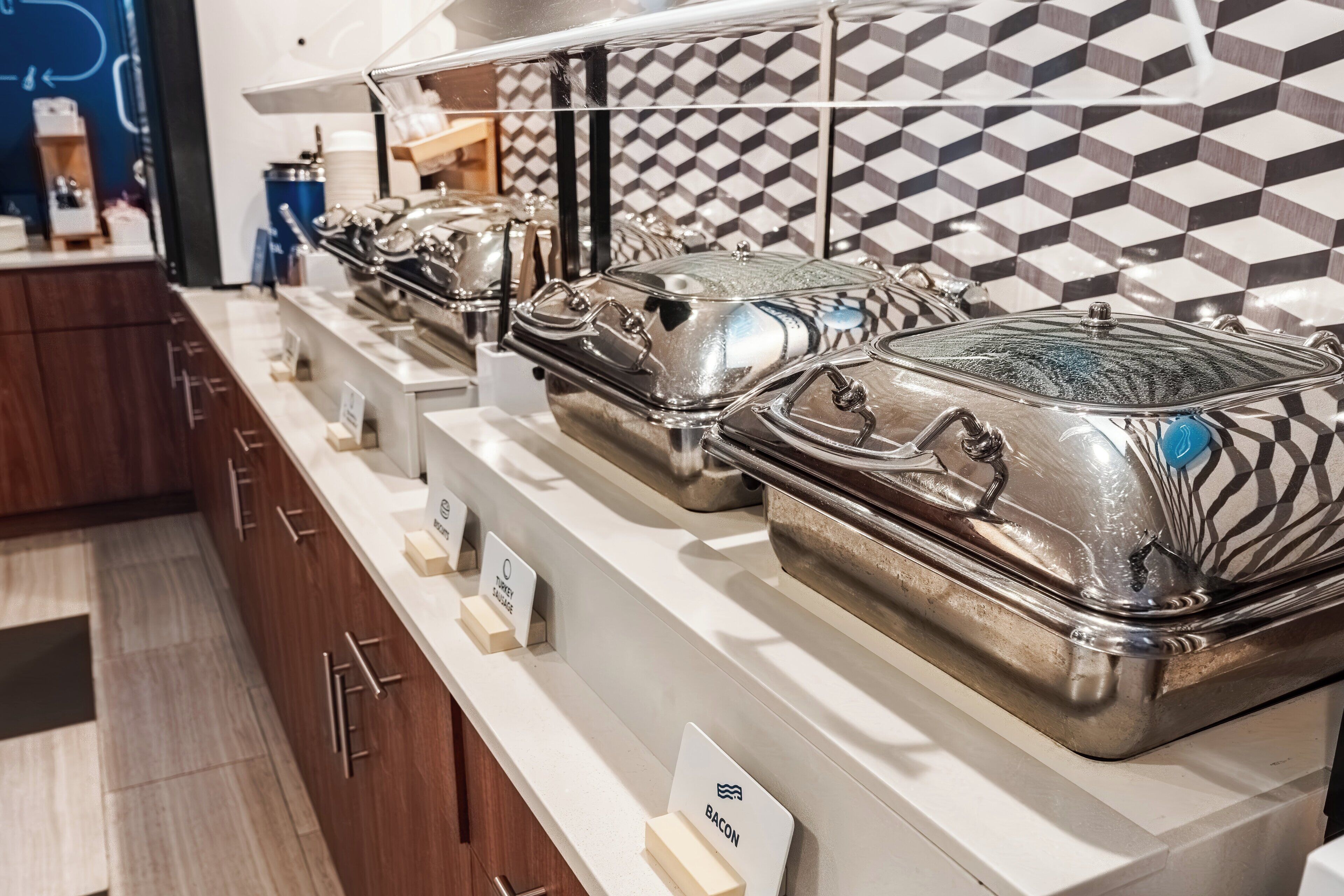 Buffet déjeuner gratuit tous les jours