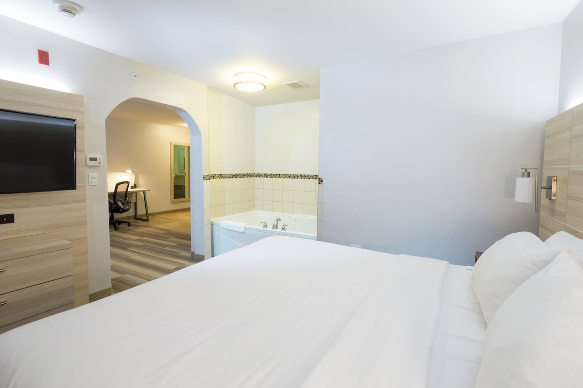 Suite, 1 King Bed, Jetted Tub | In-room safe, desk, laptop workspace, iron/ironing board