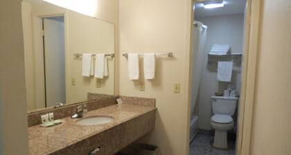 Pearsall Executive Inn