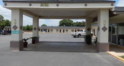 Pearsall Executive Inn