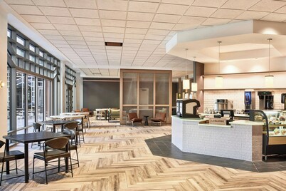 Renaissance® Phoenix Glendale Hotel & Conference Center