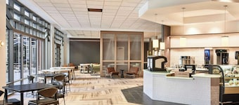 Renaissance® Phoenix Glendale Hotel & Conference Center