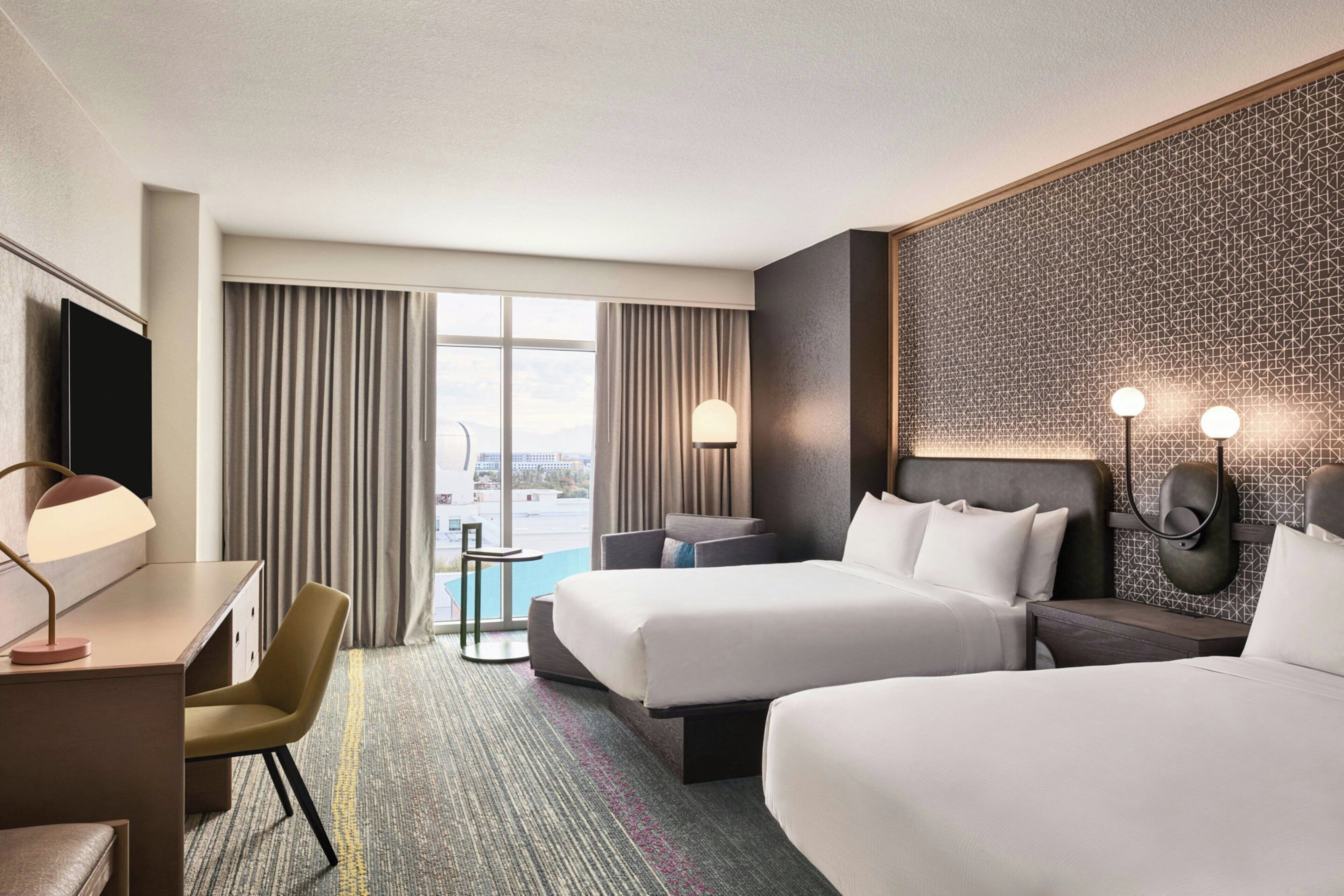 客房内保险箱、办公桌、熨斗/熨衣板、免费婴儿床