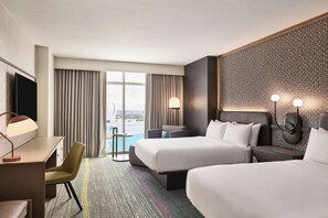 In-room safe, desk, iron/ironing board, free cribs/infant beds - Renaissance® Phoenix Glendale Hotel & Conference Center (Glendale)