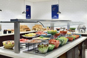 Free daily buffet breakfast - Holiday Inn Express Dubai, Internet City by IHG (Dubai)