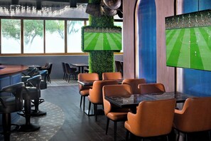 Breakfast, lunch and dinner served