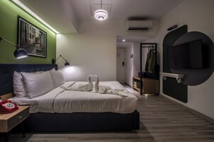 Quarto executivo | Cofres nos quartos, escrivaninha, ferros/tábuas de passar roupa