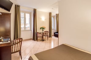 Triple Room | Hypo-allergenic bedding, in-room safe, desk, soundproofing - Hotel San Marco (Rome)