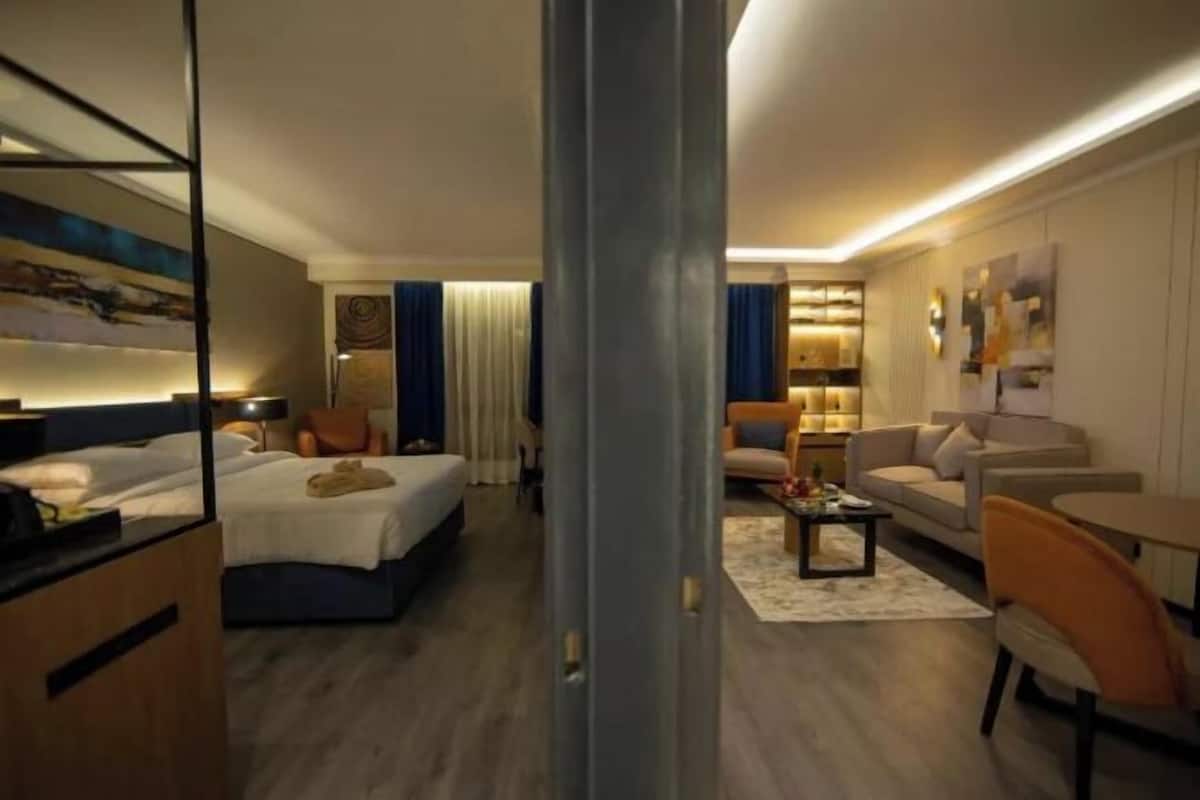 1 bedroom, Egyptian cotton sheets, minibar, in-room safe