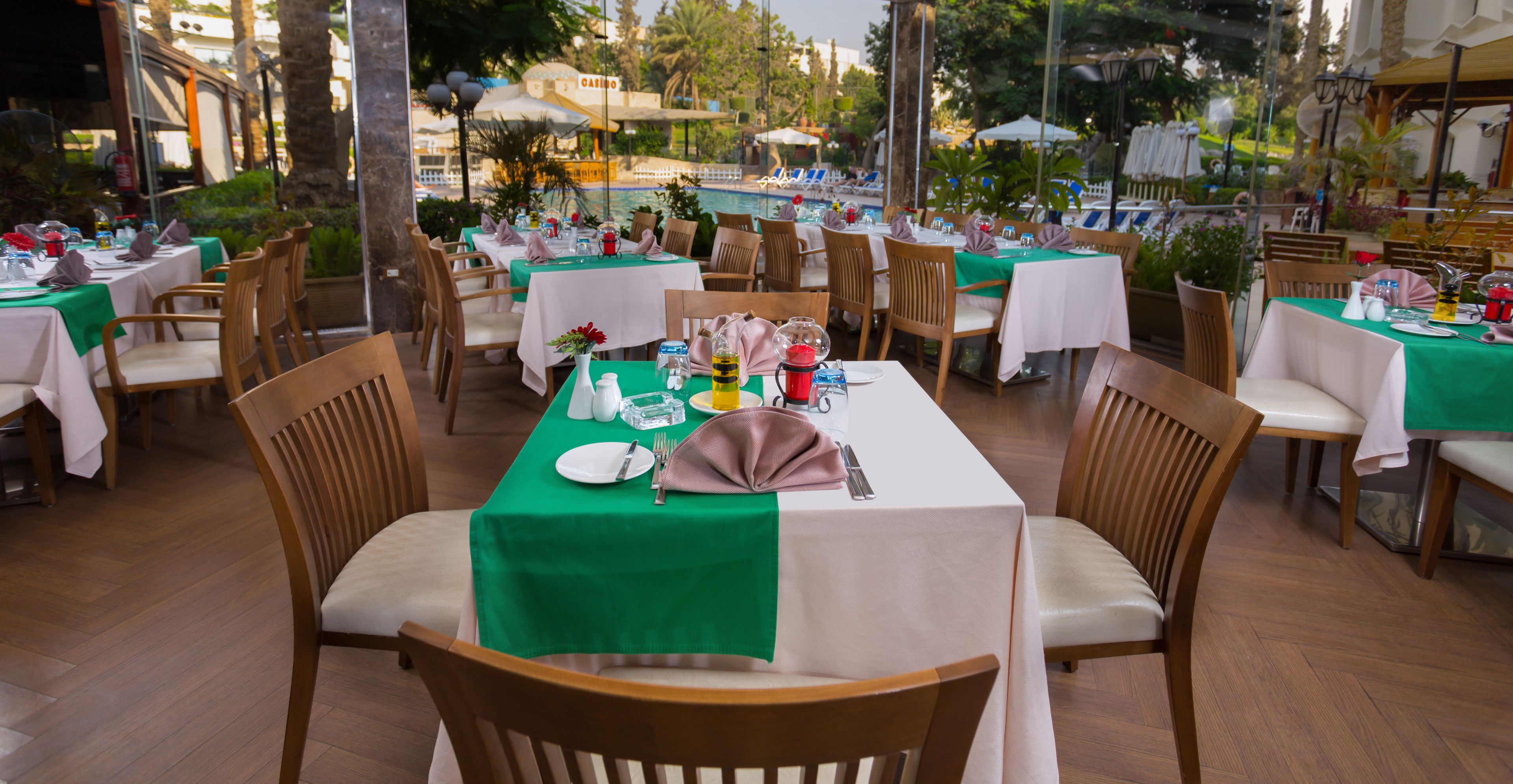 5 restaurants, breakfast served