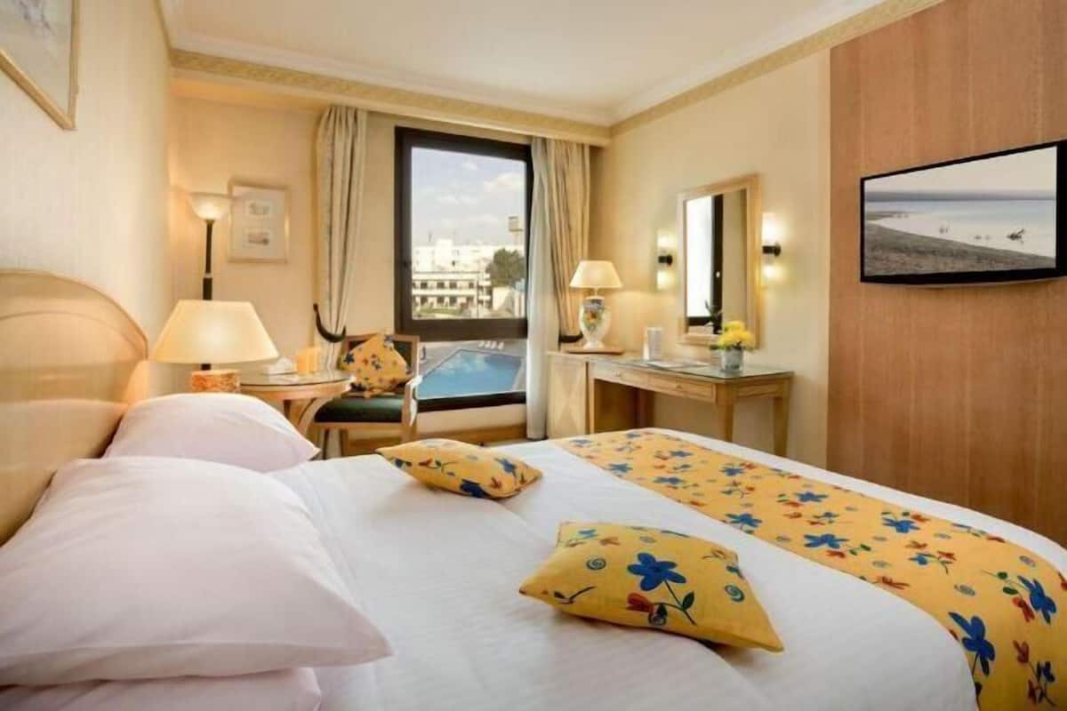 1 bedroom, Egyptian cotton sheets, minibar, in-room safe