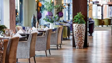 供應早餐、午餐和晚餐,英國料理,海景