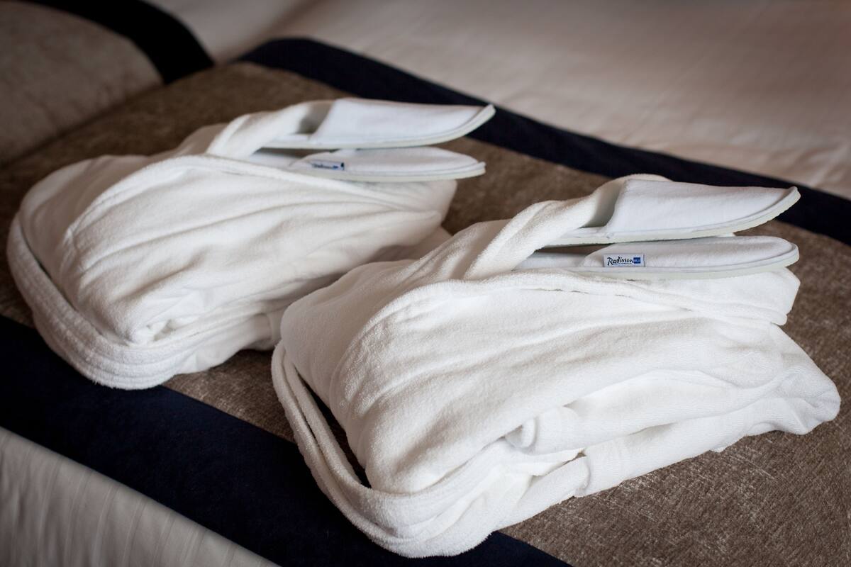 premium room, sea view | bathroom amenities | combined shower/bathtub, eco-friendly toiletries, hair dryer, towels