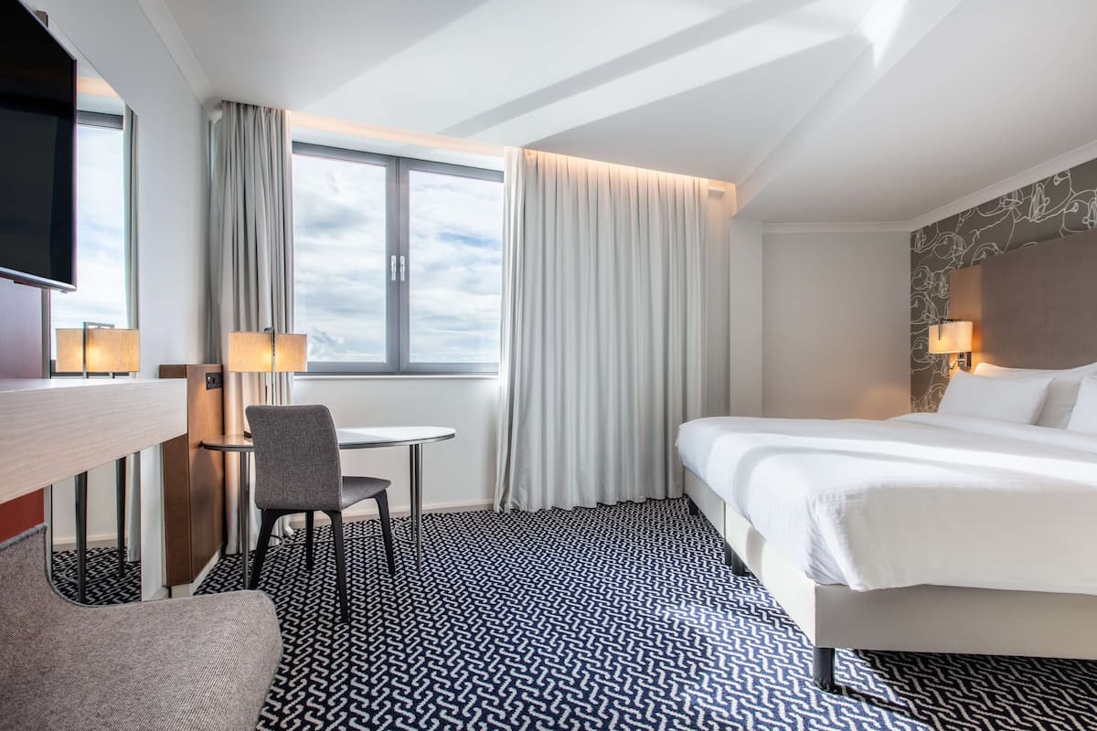 Junior Suite | Egyptian cotton sheets, premium bedding, in-room safe, desk