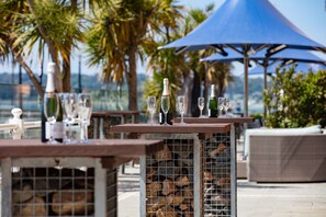 Bar (on property) - Radisson Blu Waterfront Hotel, Jersey (St. Helier)