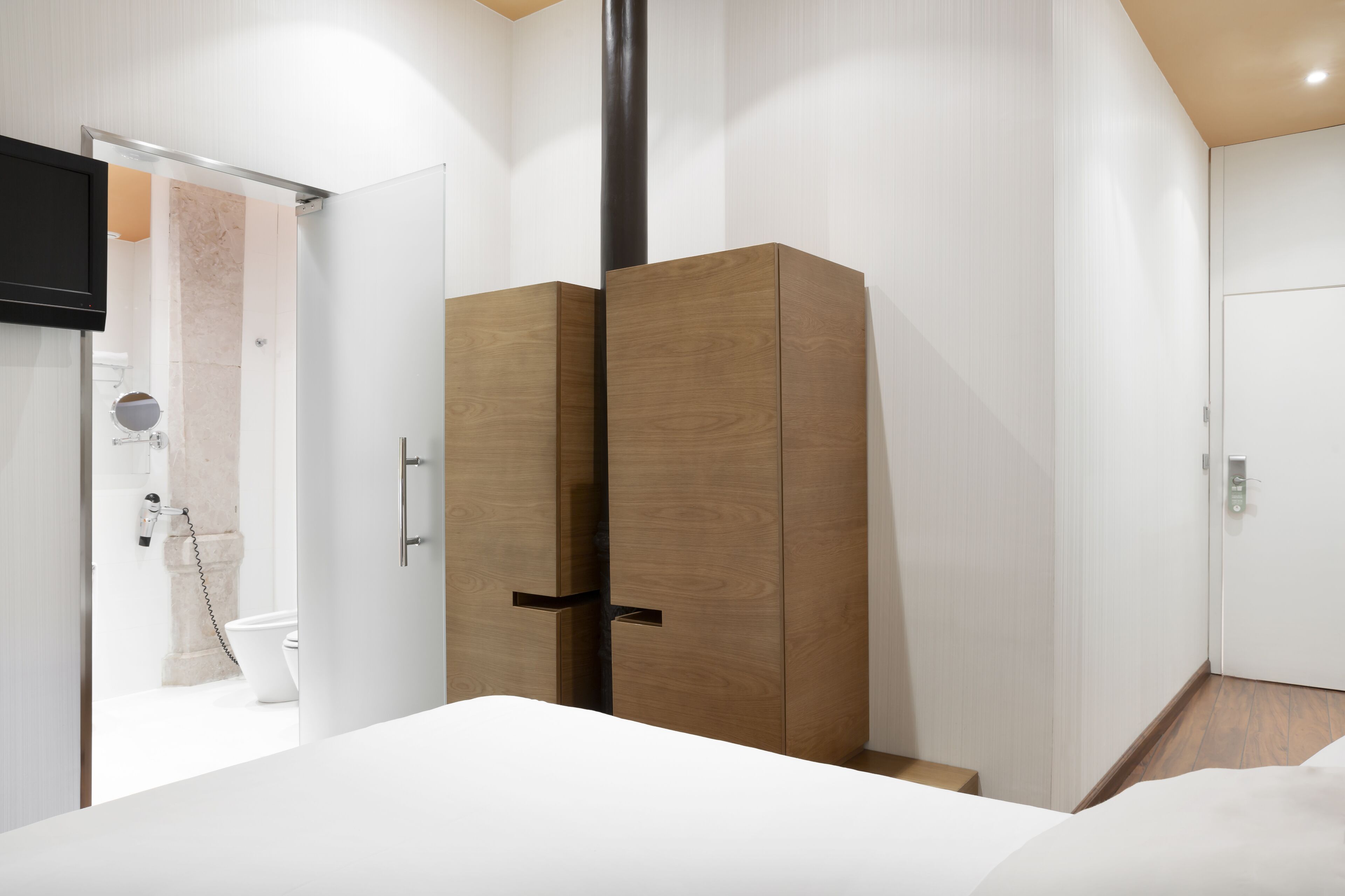 Minibar, coffre-fort pour ordinateur portable, bureau
