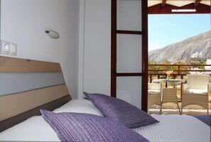 Premium bedding, in-room safe, desk, blackout curtains - Horizon Resort (Santorini)