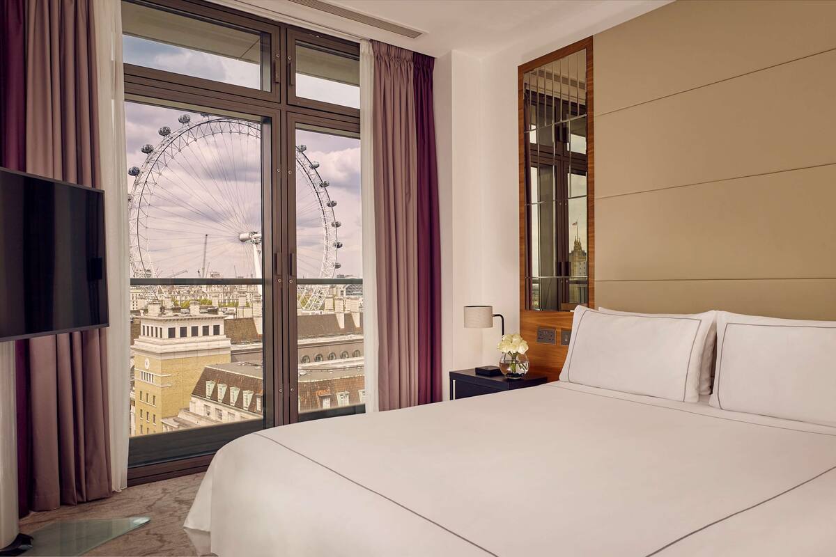 junior suite, 1 double bed (london eye view) | egyptian cotton sheets, premium bedding, minibar, in-room safe