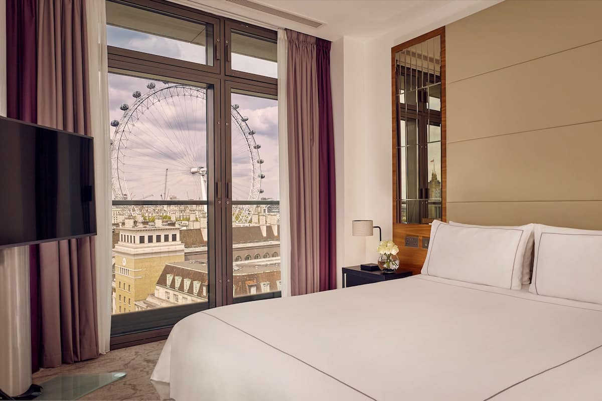 Egyptian cotton sheets, premium bedding, minibar, in-room safe