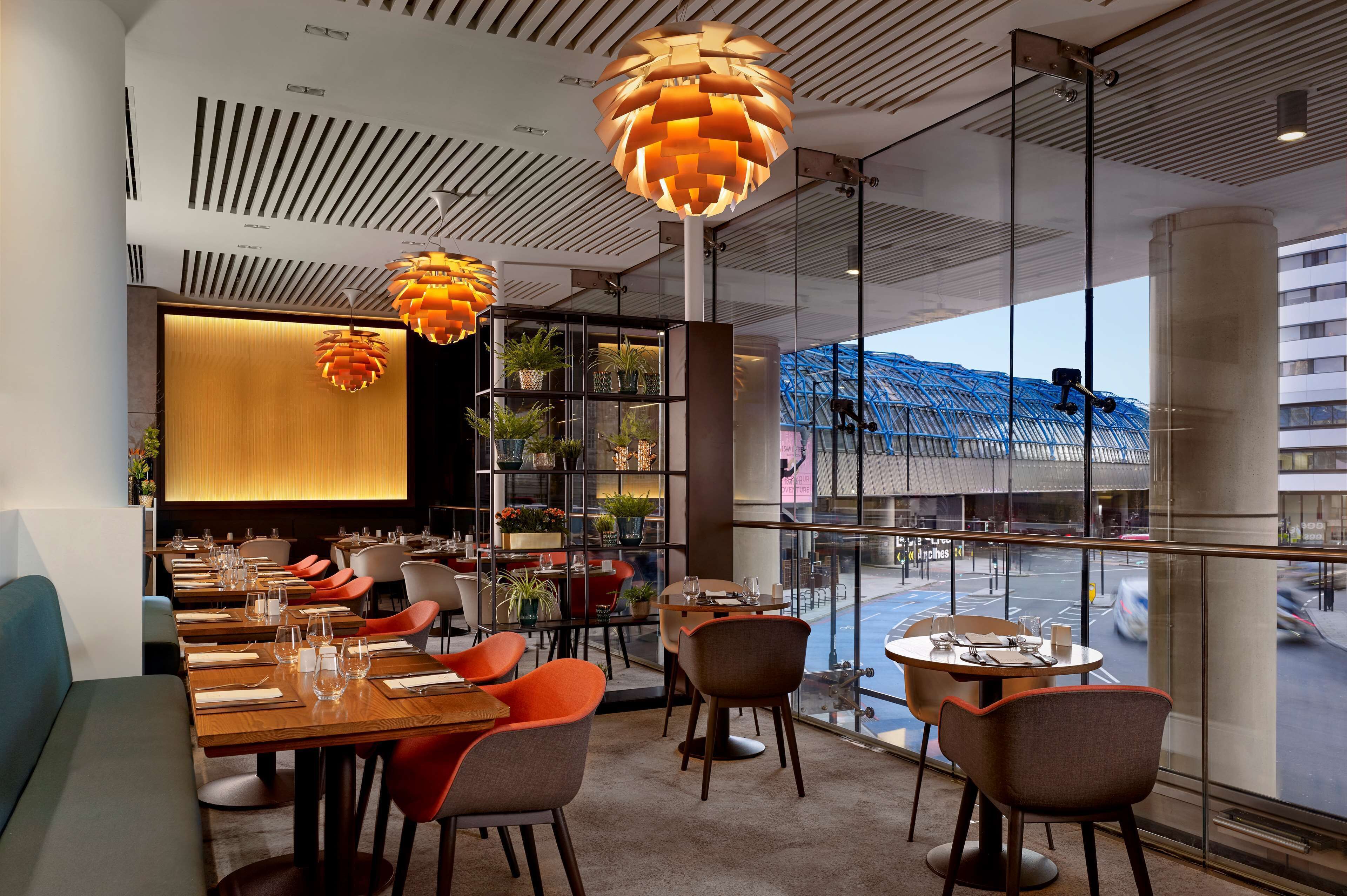 Se sirven cenas y cocina internacional