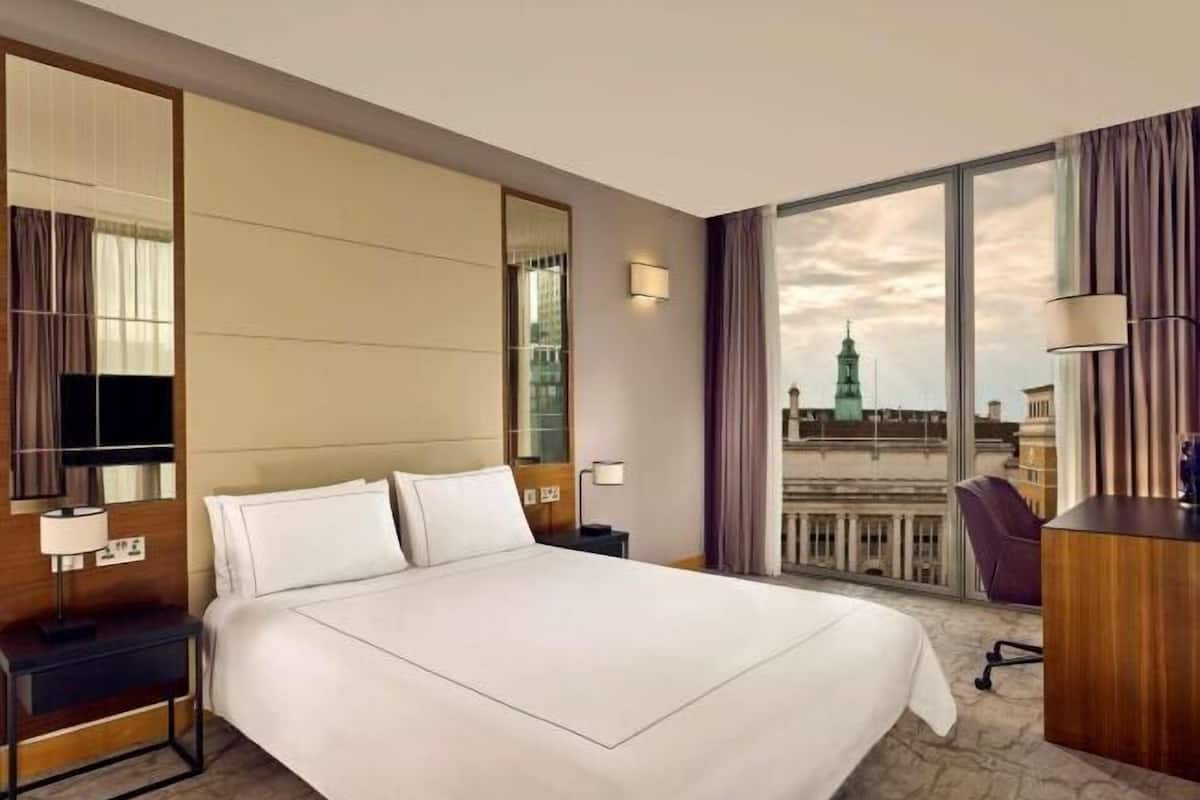 Egyptian cotton sheets, premium bedding, minibar, in-room safe