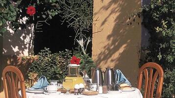 Petit déjeuner continental (5 EUR par personne)