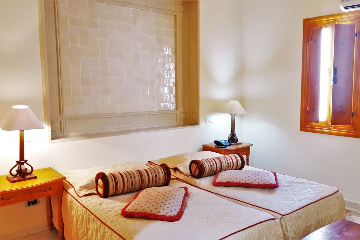 1 bedroom, free cots/infant beds, WiFi, bed sheets