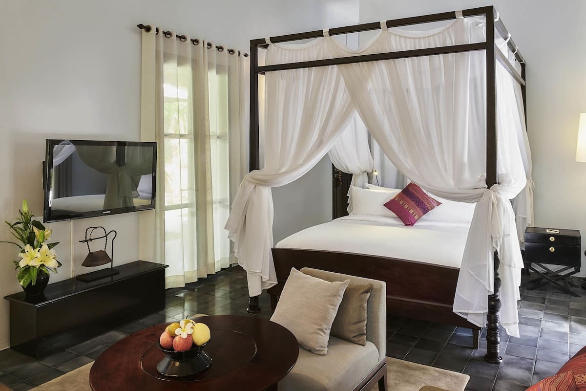 Suite, 1 King Bed, Garden Area (Private Garden)