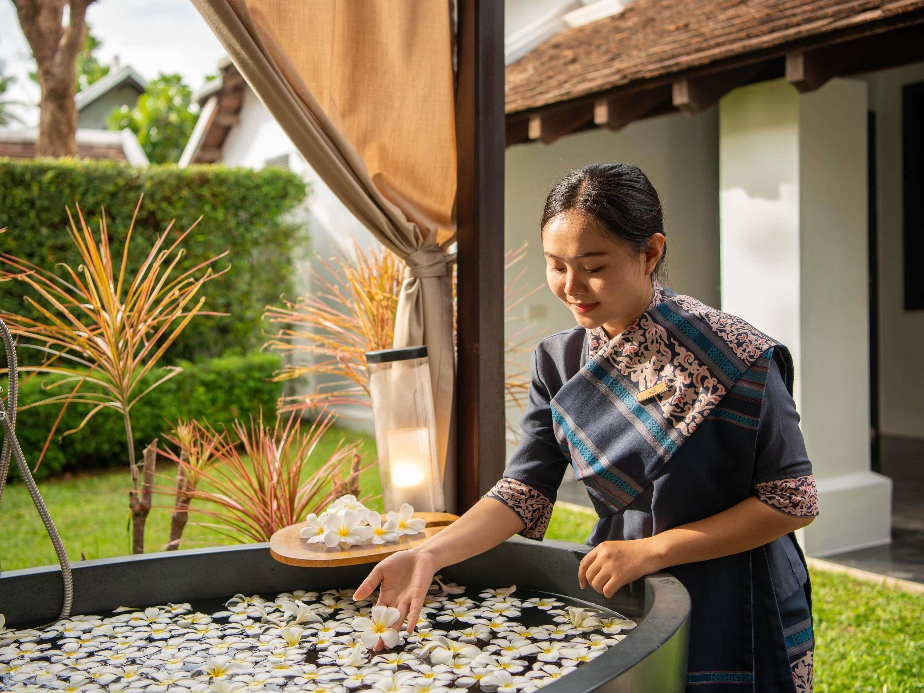 Roupas de cama premium, edredons de pluma, frigobar, cofres nos quartos