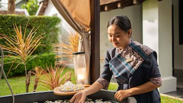 Roupas de cama premium, edredons de pluma, frigobar, cofres nos quartos