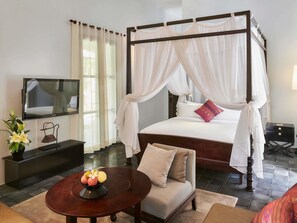 Premium bedding, down duvets, minibar, in-room safe - Sofitel Luang Prabang (Luang Prabang)