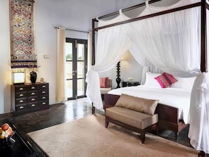 Ropa de cama de alta calidad, cubrecamas y minibar