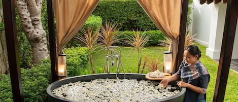 Premium bedding, down comforters, minibar, in-room safe