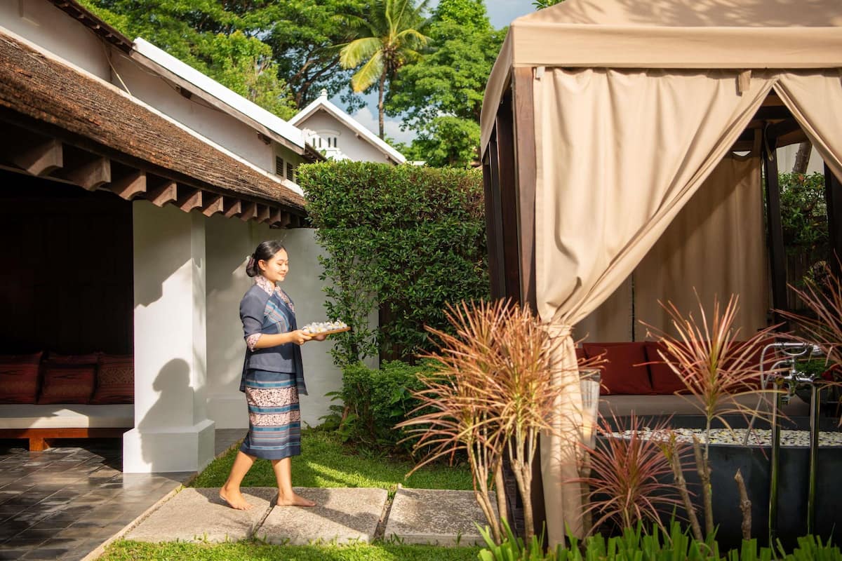 Premium bedding, down comforters, minibar, in-room safe