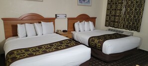 Deluxe Family Suite with 3 Queen Beds & Kitchenette, Non Smoking - Riverside Inn & Suites Santa Cruz (Santa Cruz)