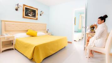 Quadrupla Superior | Minibar, una cassaforte in camera, una scrivania, ferro/asse da stiro