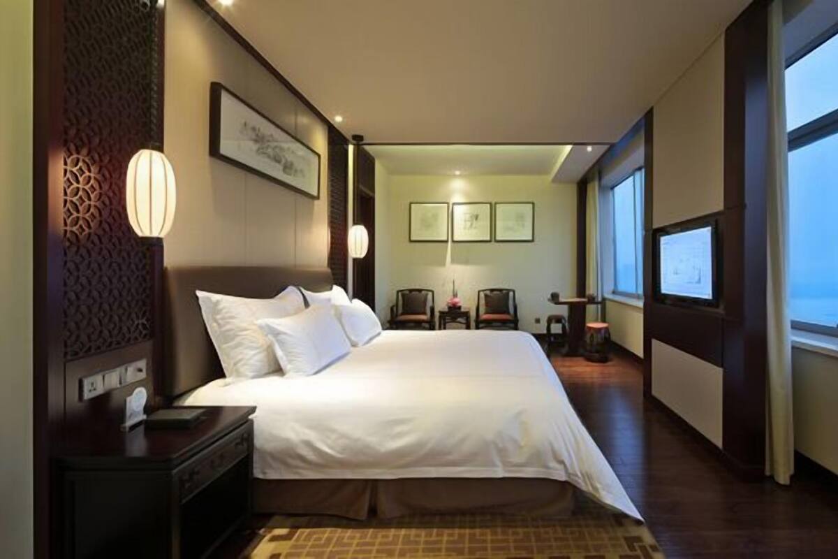 Executive Double Room River View | Alarm clocks