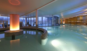 Piscine intérieure