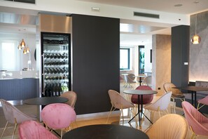 Bar (in der Unterkunft)