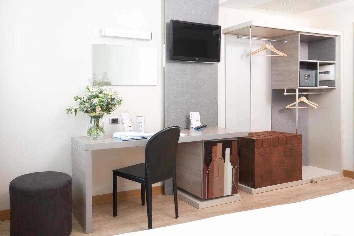 1 bedroom, minibar, in-room safe, desk