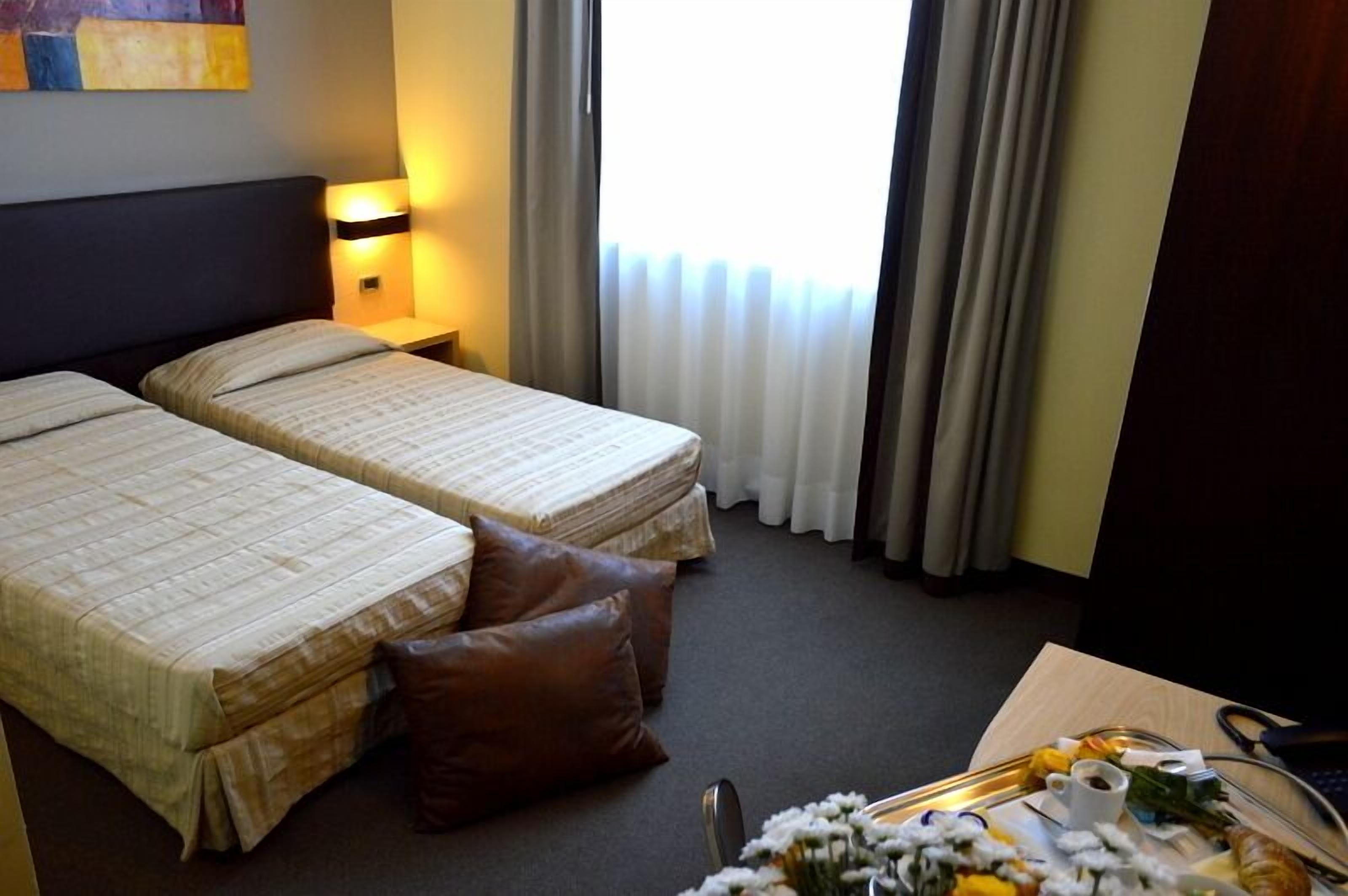 triple room | 1 bedroom, minibar, in-room safe, desk