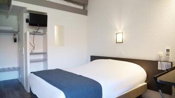 1 bedroom, premium bedding, desk, blackout drapes